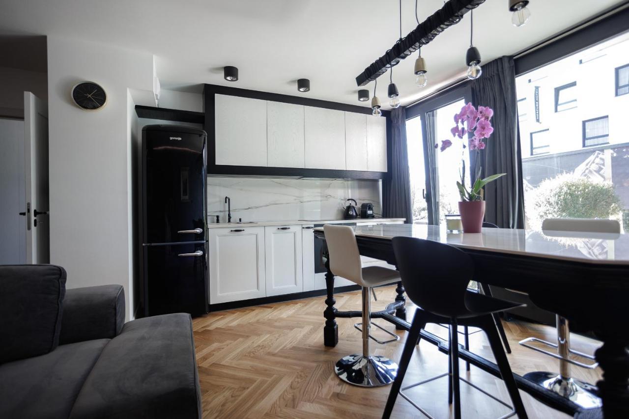 Apartment Art Ii Basen & W Centrum Z Balkonem, Faktura Vat *